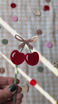 Video in Galerie-Betrachter laden und wiedergeben, Cake Topper / Motivstecker 3D Kirsche
