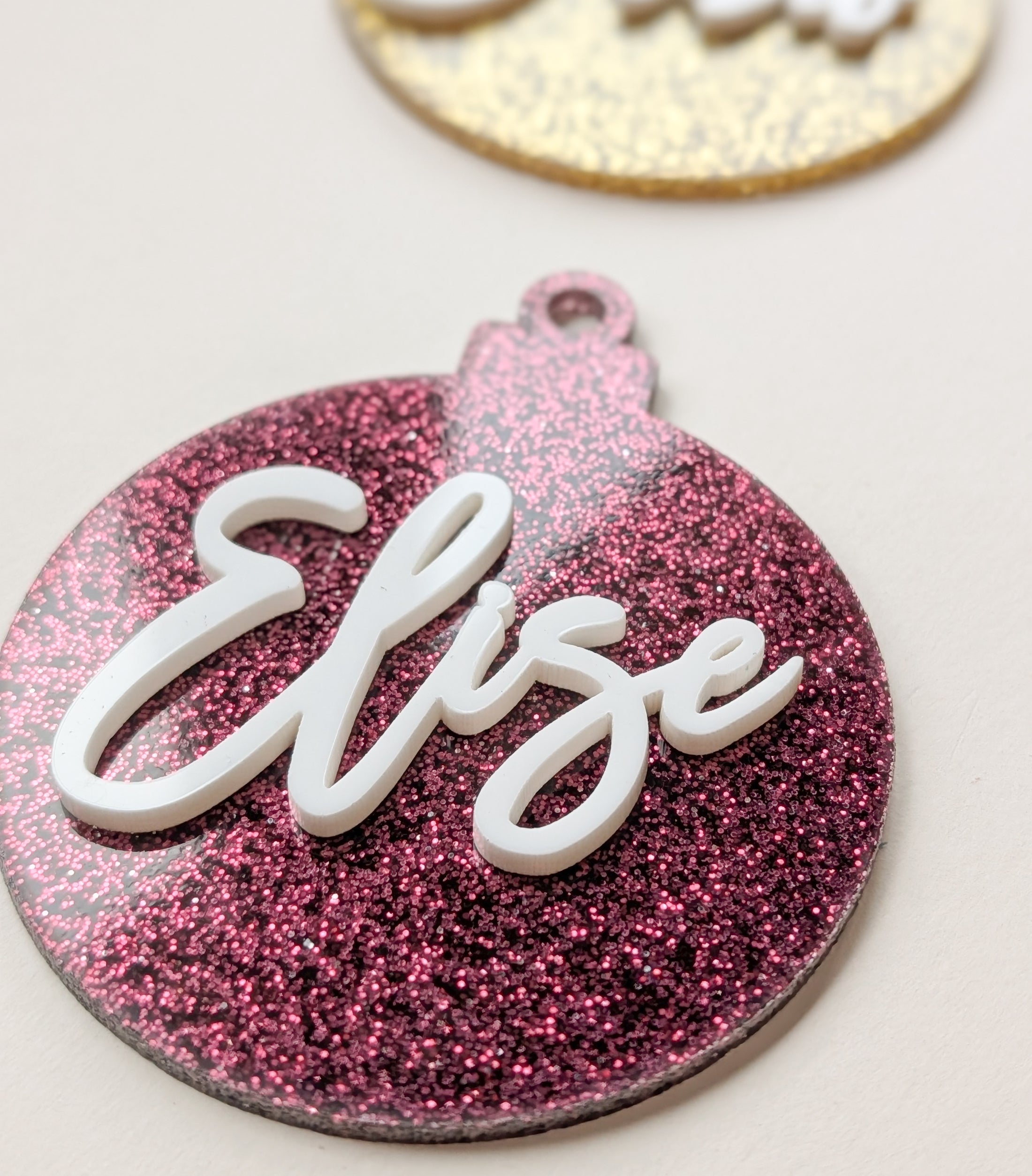 Christbaumkugel Anhänger mit Name | Geschenkanhänger | personalisierter Anhänger aus Acryl