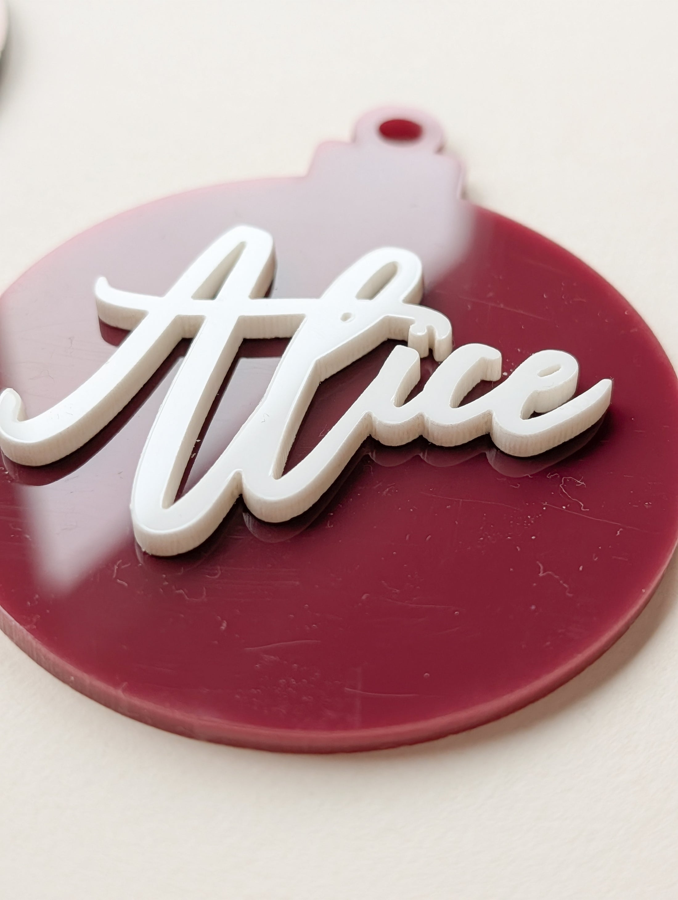 Christbaumkugel Anhänger mit Name | Geschenkanhänger | personalisierter Anhänger aus Acryl