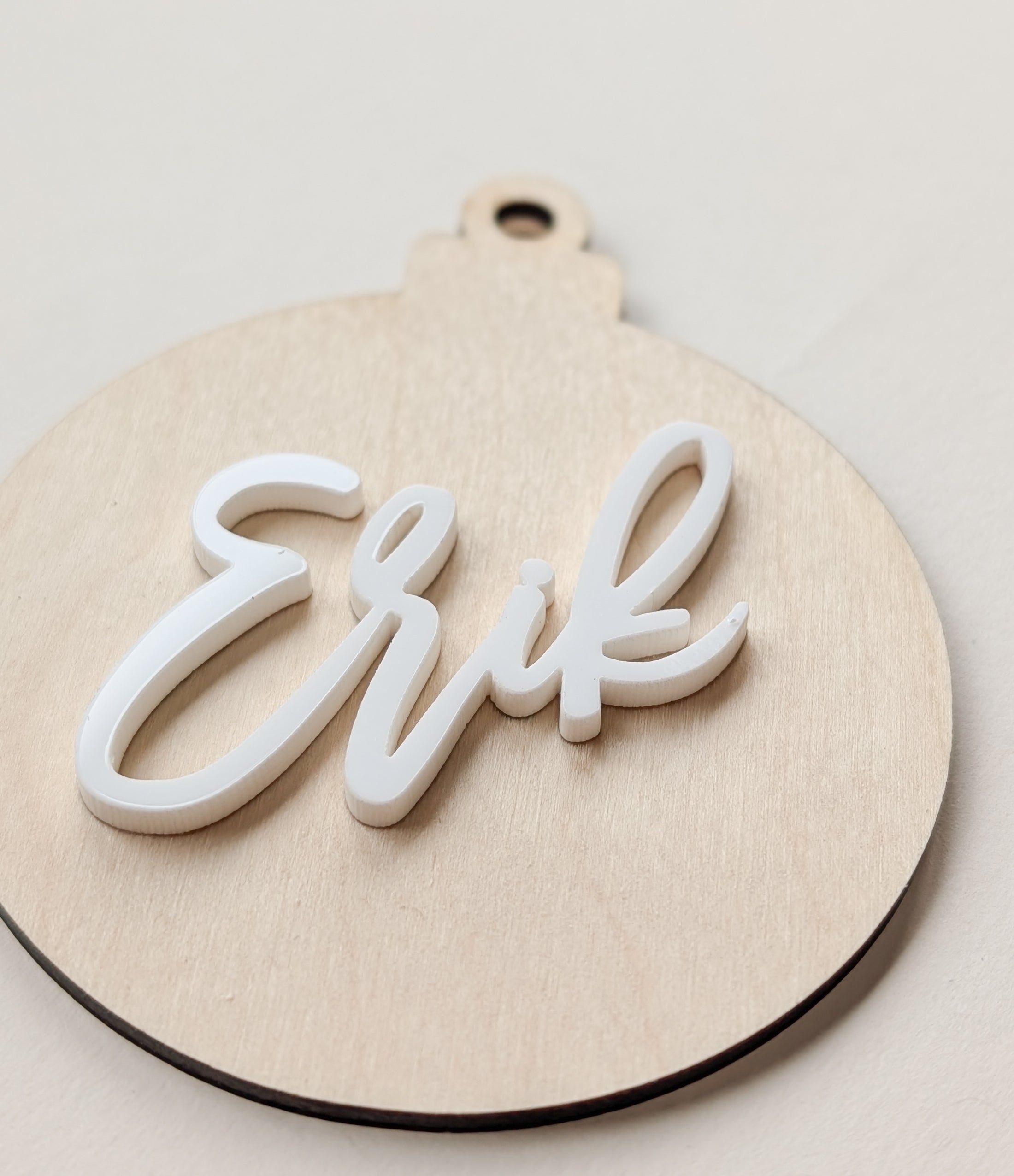 Christbaumkugel Anhänger mit Name | Geschenkanhänger | personalisierter Anhänger aus Acryl