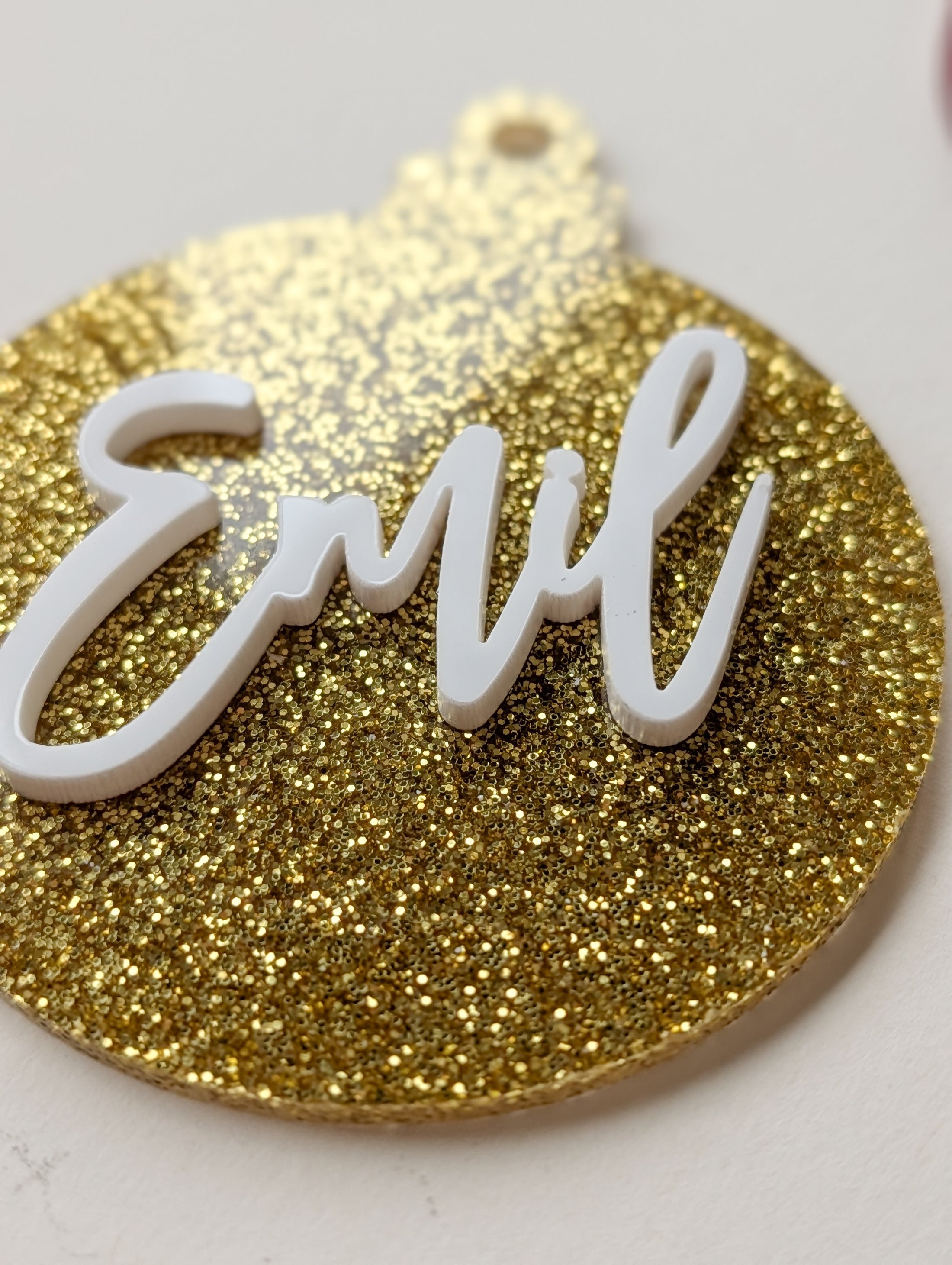 Christbaumkugel Anhänger mit Name | Geschenkanhänger | personalisierter Anhänger aus Acryl