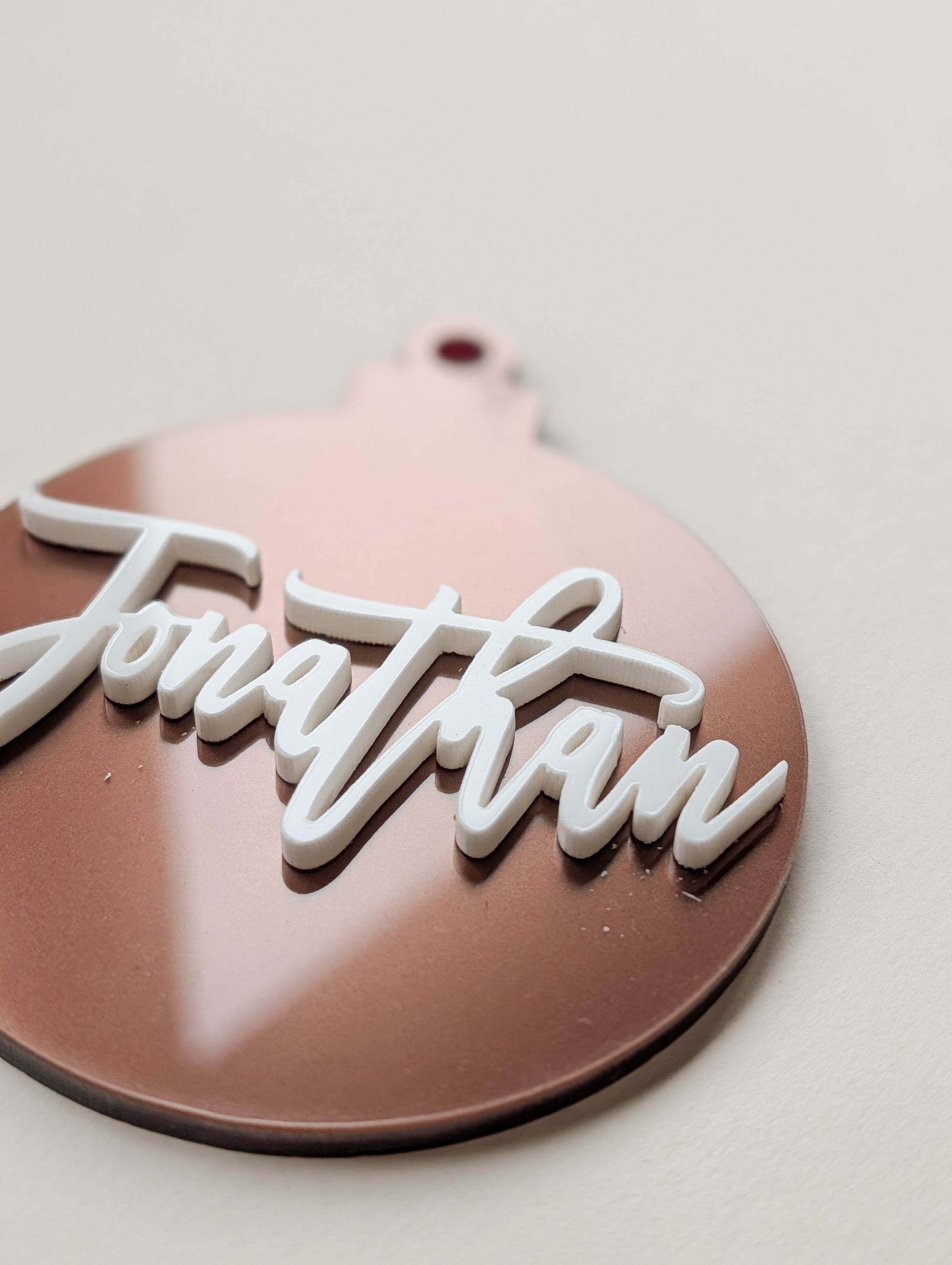 Christbaumkugel Anhänger mit Name | Geschenkanhänger | personalisierter Anhänger aus Acryl