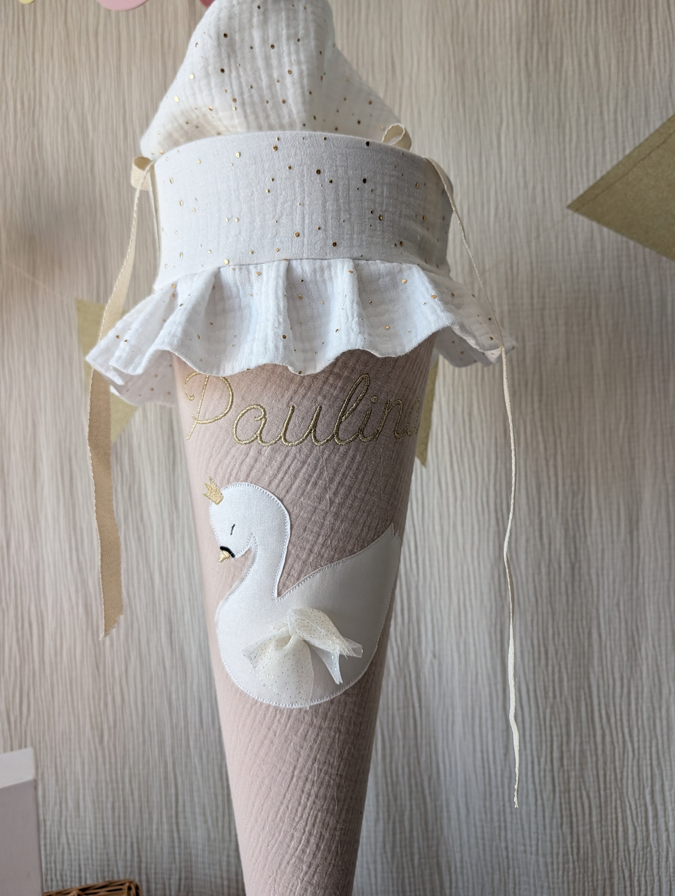 SALE% Schultüte Schwan | mit Namensstickerei "Paulina"